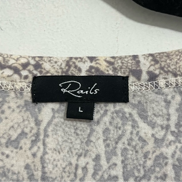 Rails Asher Ivory Snakeskin T-Shirt - Picture 4 of 8